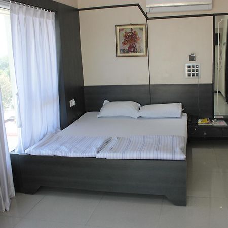 Hotel Apple Inn Ahmedabad Eksteriør billede