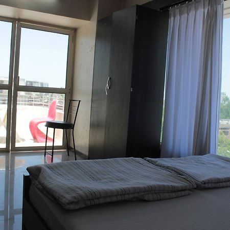 Hotel Apple Inn Ahmedabad Eksteriør billede